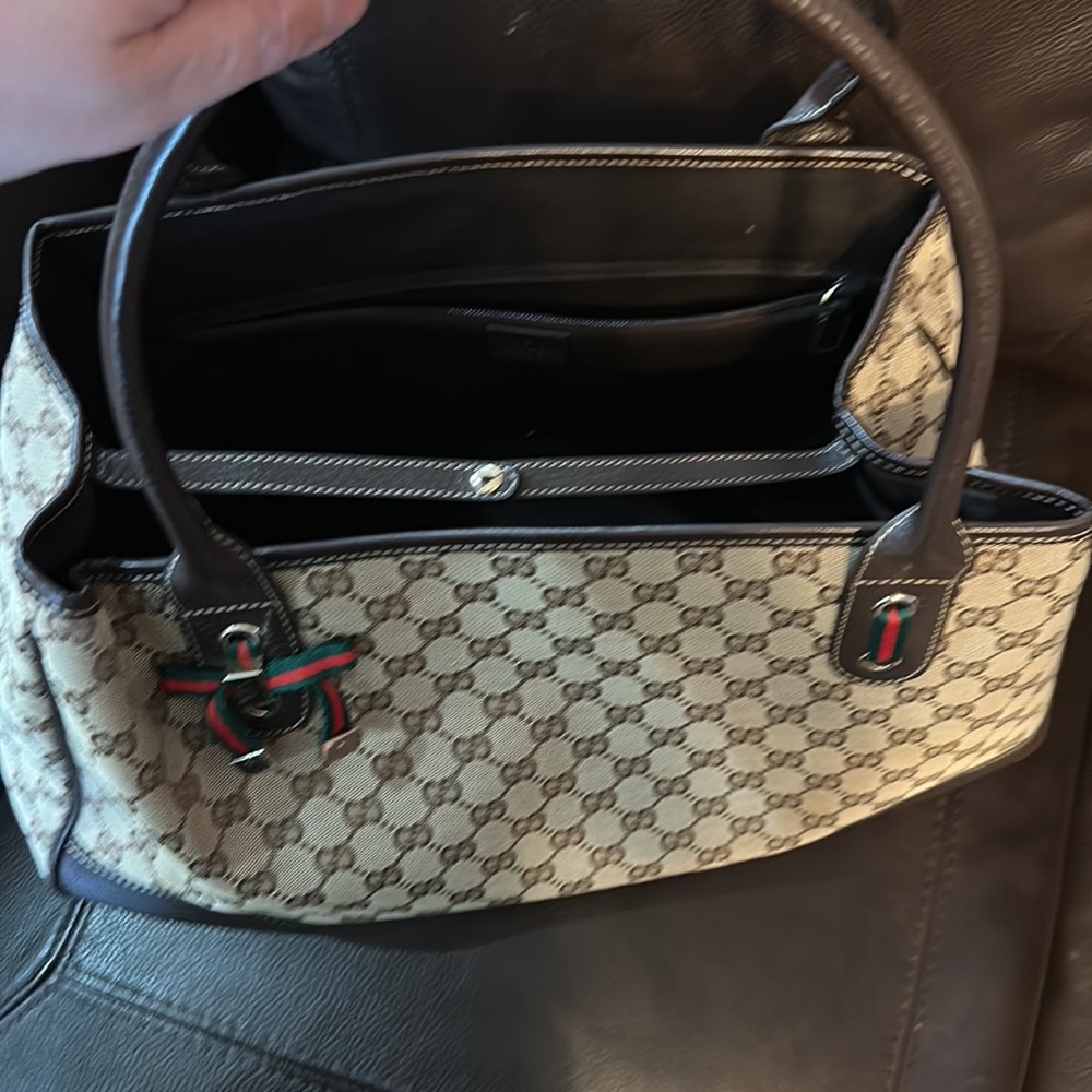 gucci tote bag in canvas with leather handle and on bottom. very good condition - Picture 4 of 10